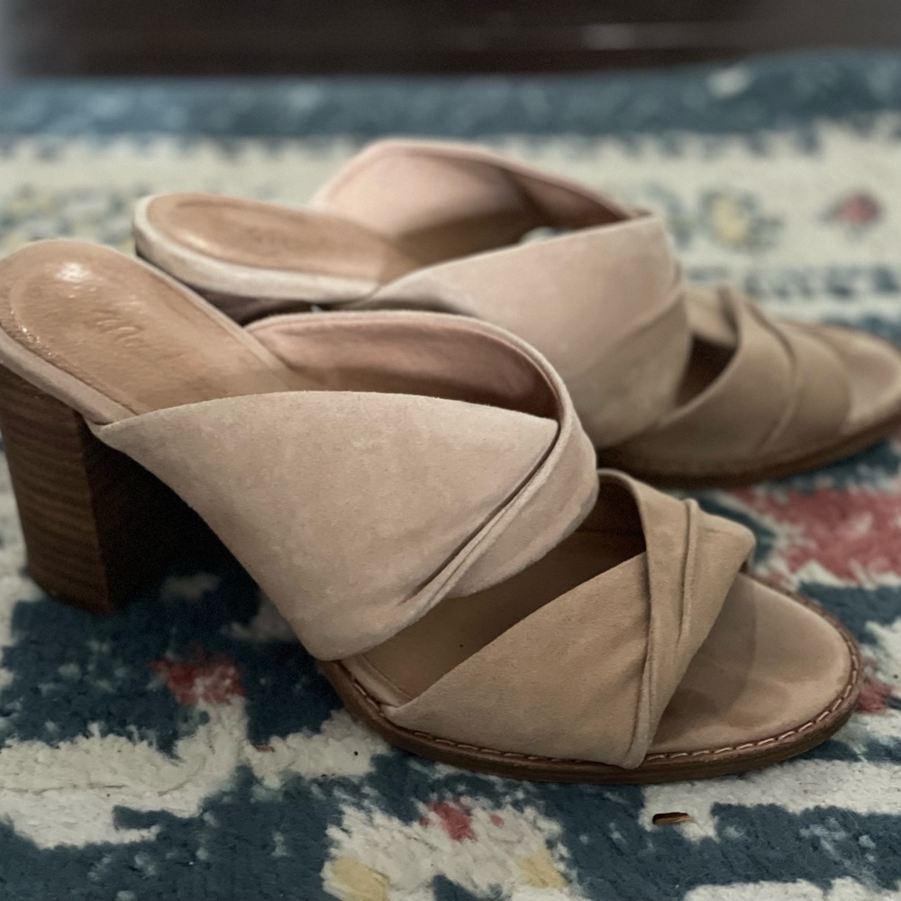 Great condition- MADEWELL stacked / block heels